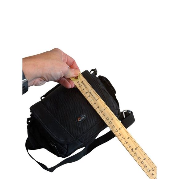 Lowepro Edit 110 Camera Bag With Adjustable Shoulder Strap & Multiple Pockets - Picture 7 of 11